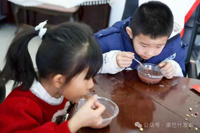 ”乐腊八 情暖社区麻将胡了app“童(图4) ”乐腊八 情暖社区麻将胡了app“童(图4)