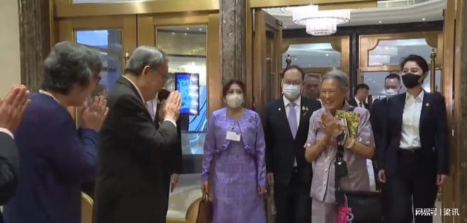 并再次庆祝70岁生日还拿着扇子给蛋糕扇风麻将胡了2模拟器试玩诗琳通公主访问故宫(图4)