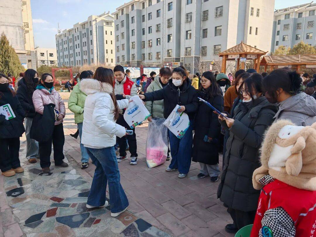 【铸牢共同体 中华一家亲】城区街道:粥香暖腊八 邻里聚温情(图7) 【铸牢共同体 中华一家亲】城区街道:粥香暖腊八 邻里聚温情(图7)